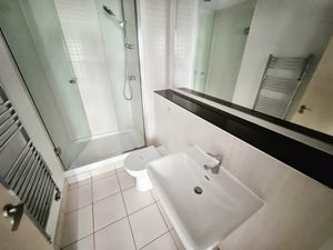 En-suite- click for photo gallery